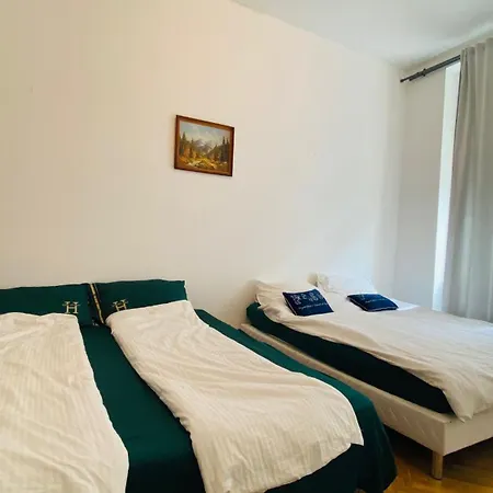 In Square 2 Apartment